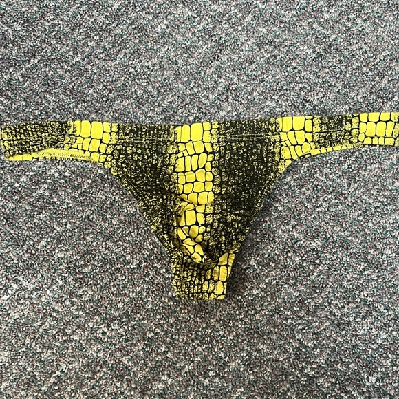 Vintage old stuck yellow thong large - Picture 1 of 3